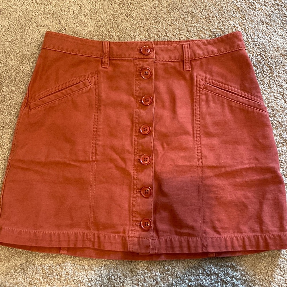 Marine layer skirt